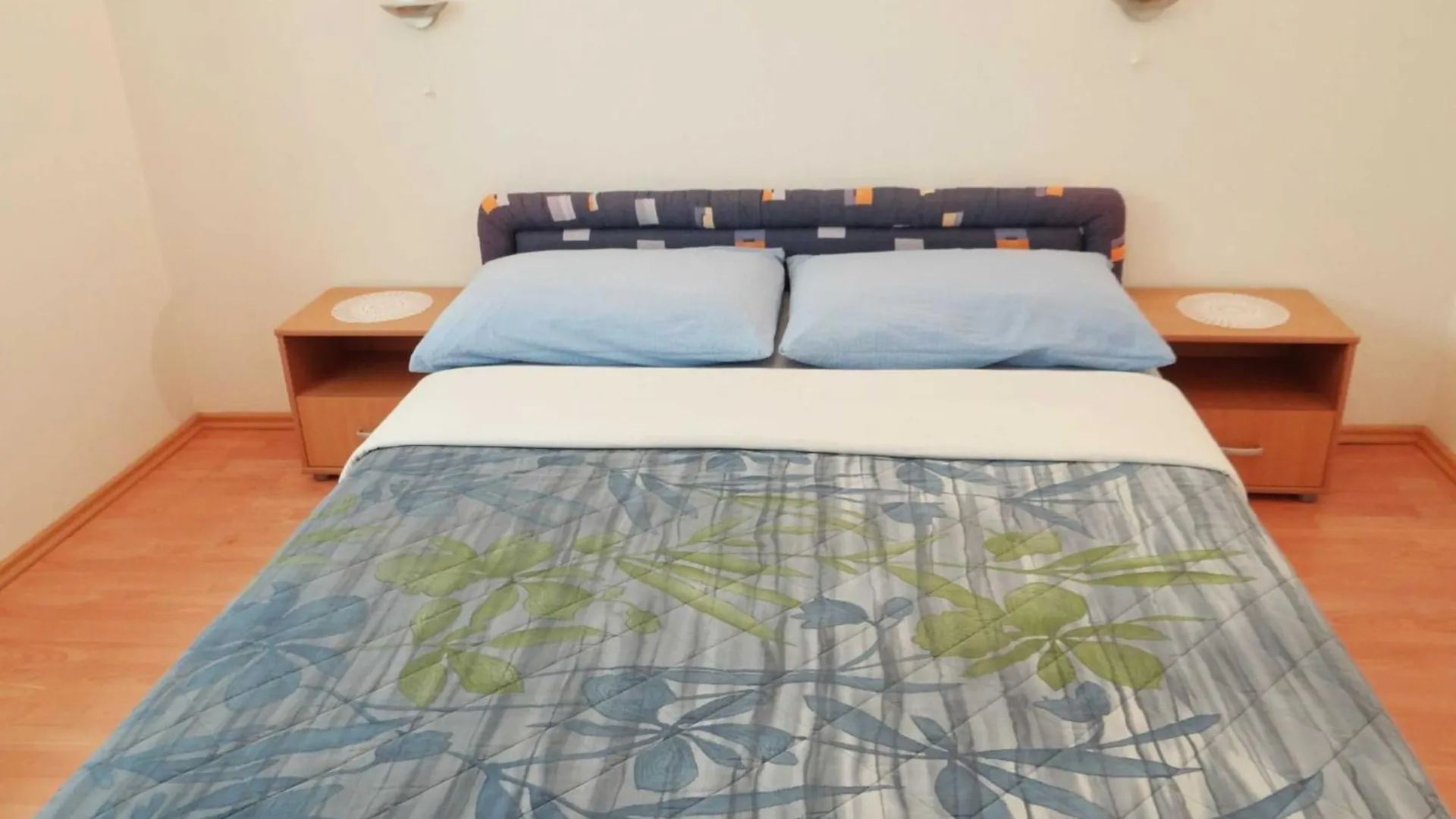 Bright Krk Apartment With Balcony And Beach Proximity - One Bedroom Apartment Krk Town