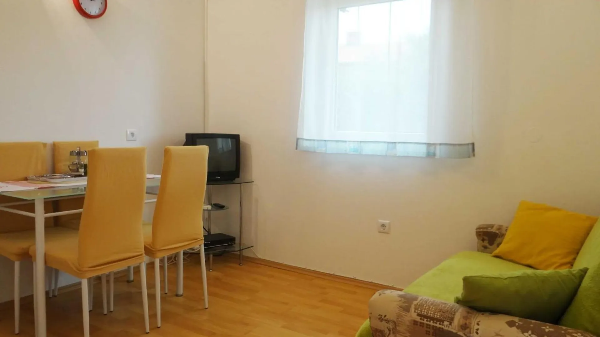Bright Krk Apartment With Balcony And Beach Proximity - One Bedroom Apartment Krk Town